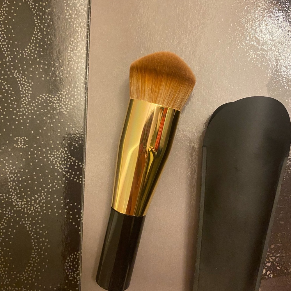 Chanel new foundation brush